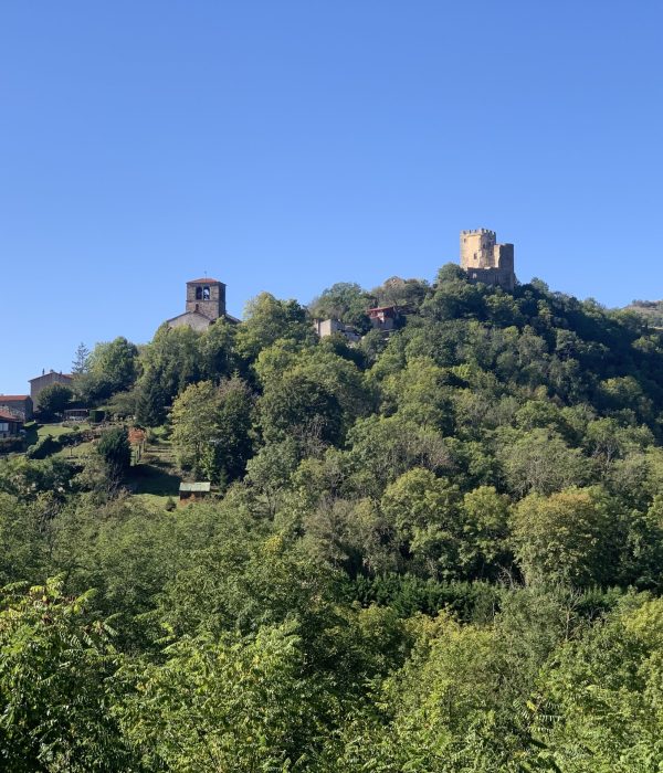 aura_-_63_-_montaigutleblanc_-_un_village_perche_-_julien_guillaume